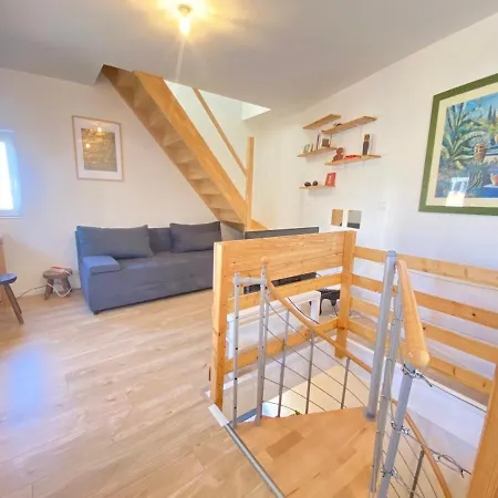 Holiday home - Le Lys - Magnifique Maisonnette Avec Terrasse Poitiers