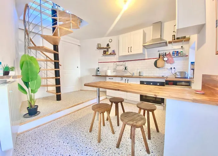 Holiday home - Le Lys - Magnifique Maisonnette Avec Terrasse Poitiers